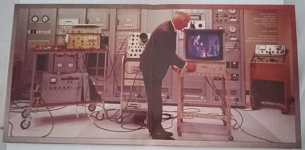 Hawkwind, Vibrations From The Cosmic Brainstorm Live At The BBC 1972 (Double album) Image 1++